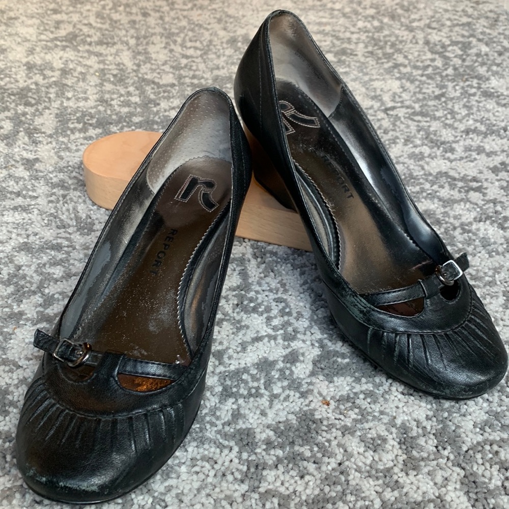 Black wedge heel pumps